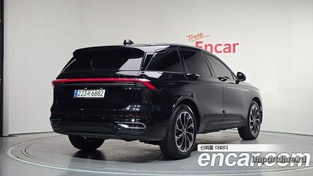 Lincoln Nautilus сзади