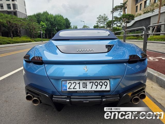Ferrari Roma сзади