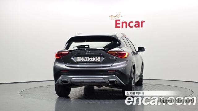Infiniti QX30 сзади
