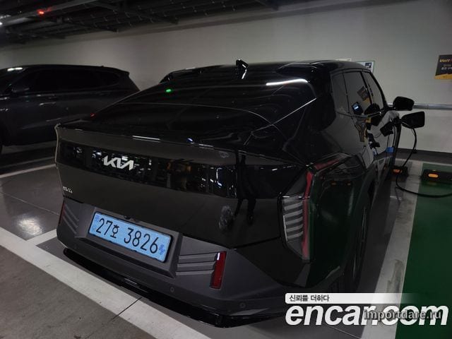 Kia EV4 сбоку