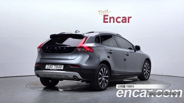 Volvo V40 Cross Country сбоку