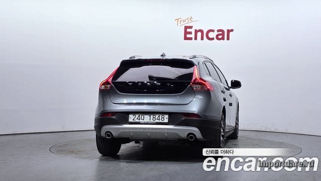 Volvo V40 Cross Country сзади