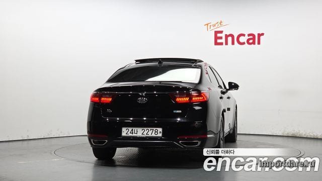 Kia K7 Hybrid сзади