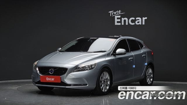 VOLVO V40 2015 — 164 717 км, серебристо-серый, Корея — под ключ — фото 1