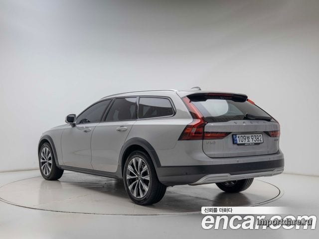 VOLVO V90 CROSS COUNTRY 2023 — 68 825 км, серебристо-серый, Корея — под ключ — фото 4
