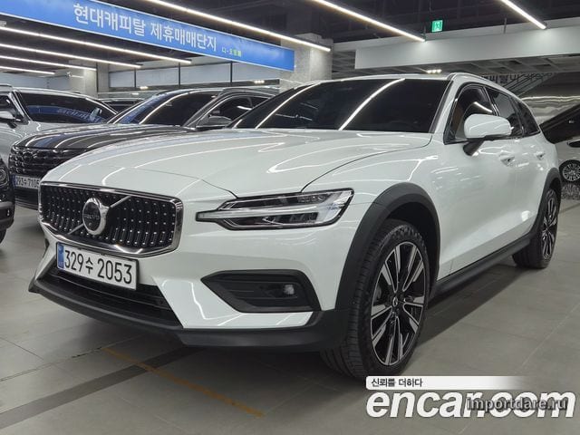 VOLVO V60 CROSS COUNTRY 2023 — 28 000 км, белый, Корея — под ключ — фото 3