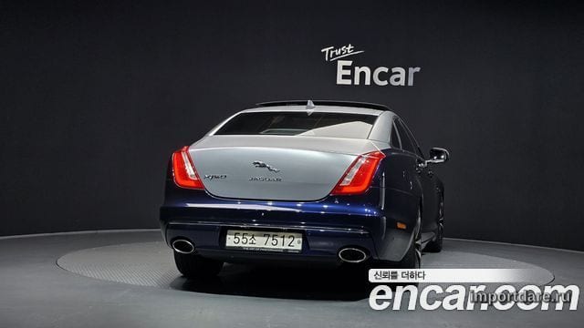 Jaguar Xj сзади