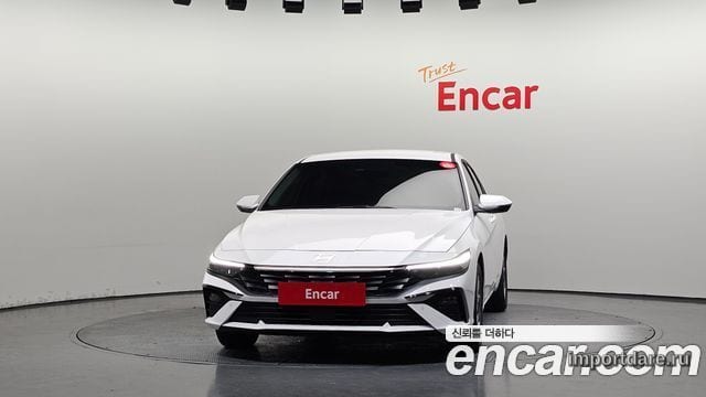 Hyundai Avante Hybrid интерьер