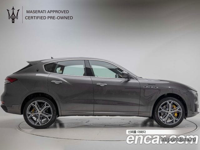 Maserati Levante интерьер