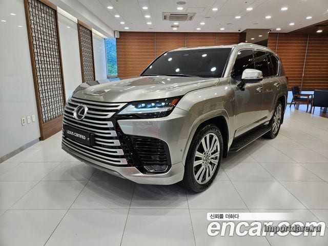 LEXUS LX 2025 — 11 350 км, серебристо-серый, Корея — под ключ — фото 1