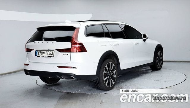 VOLVO V60 CROSS COUNTRY 2022 — 92 189 км, белый, Корея — под ключ — фото 2