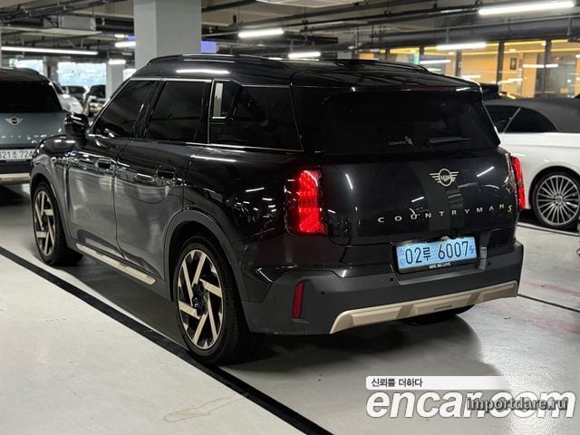 MINI Cooper Countryman Electric сбоку