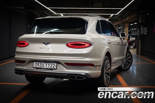 BENTLEY BENTAYGA 2025 — 15 000 км, белый-перламутр, Корея — под ключ — фото 4