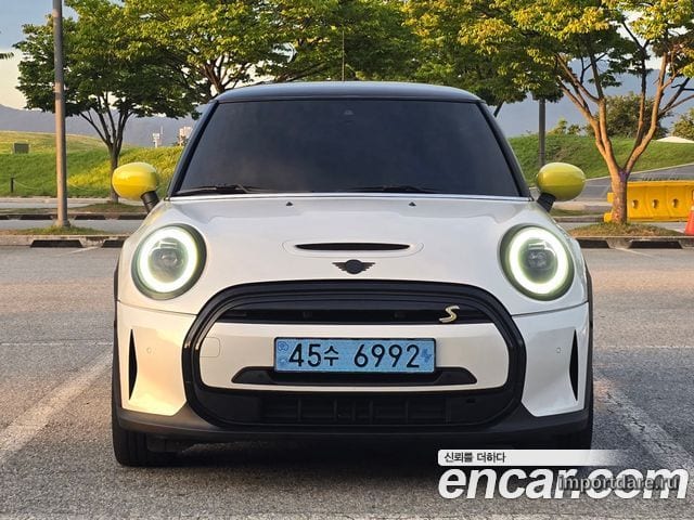 MINI COOPER ELECTRIC 2024 — 19 000 км, белый, Корея — под ключ — фото 1