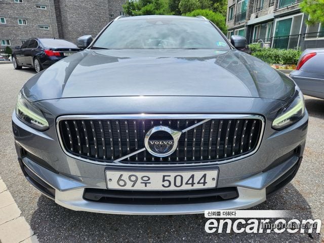 VOLVO V90 CROSS COUNTRY 2018 — 74 000 км, серый, Корея — под ключ — фото 1