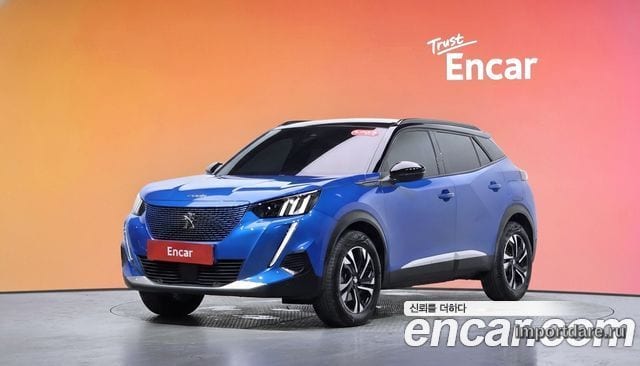 Peugeot E-2008 сбоку