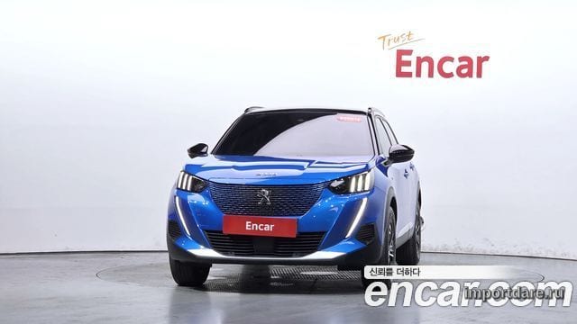 Peugeot E-2008 интерьер