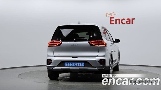 Kia Niro Plus сзади