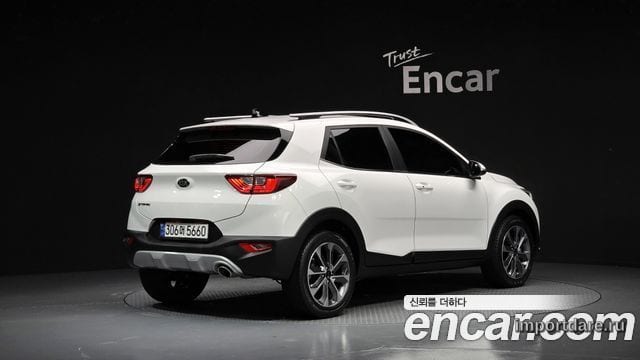 Kia Stonic сбоку