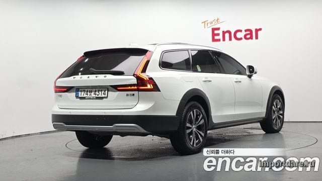 Volvo V90 Cross Country 2025