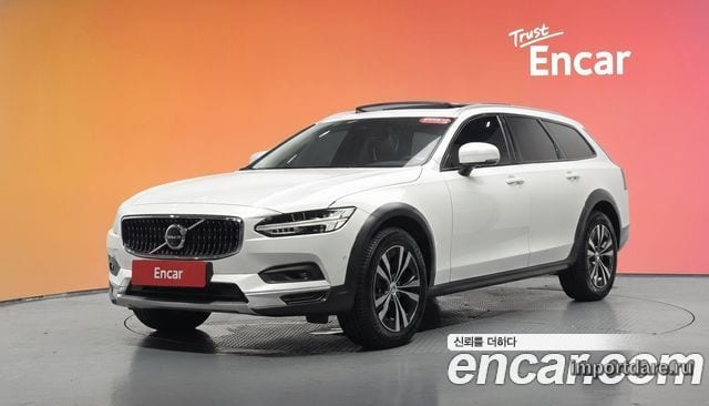 Volvo V90 Cross Country сбоку