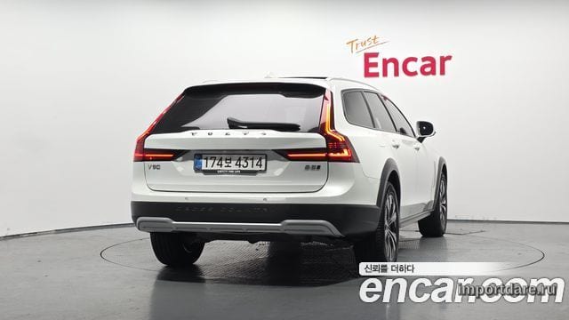Volvo V90 Cross Country сзади