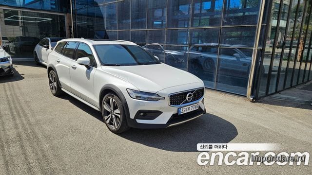 VOLVO V60 CROSS COUNTRY 2021 — 78 650 км, белый, Корея — под ключ — фото 1