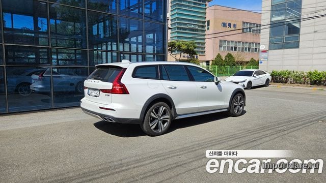VOLVO V60 CROSS COUNTRY 2021 — 78 650 км, белый, Корея — под ключ — фото 2