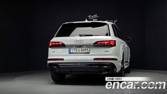 Audi Q7 сзади