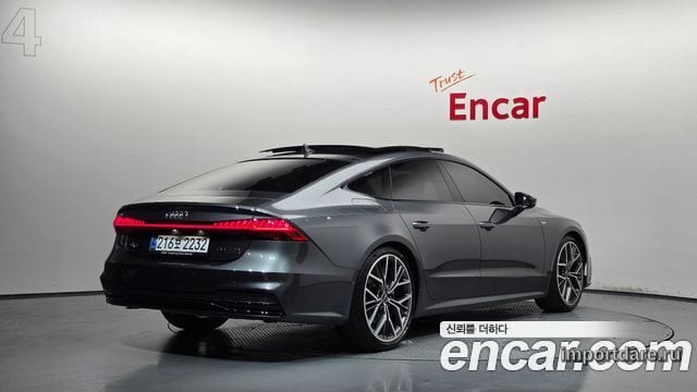 Audi A7 сбоку