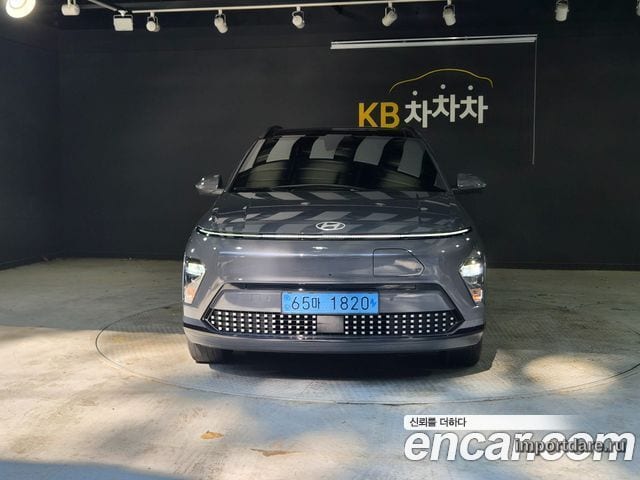 Hyundai Kona Electric сзади