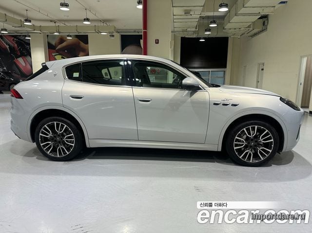 MASERATI GRECALE 2024 — 6 000 км, светло-серебристый, Корея — под ключ — фото 3