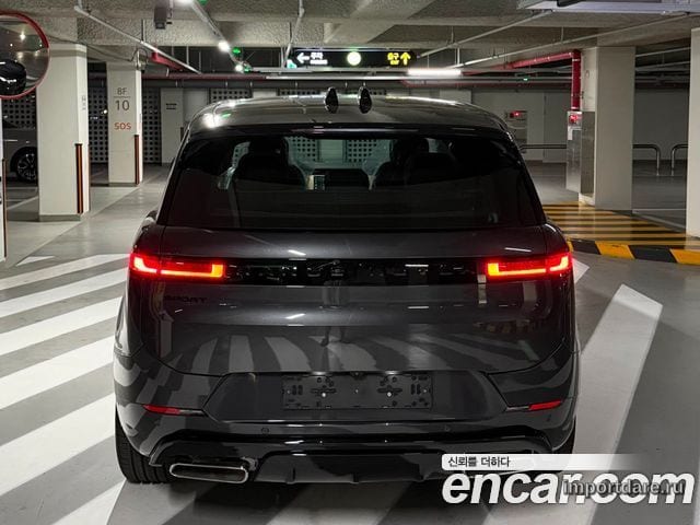 Land Rover Range Rover Sport сзади