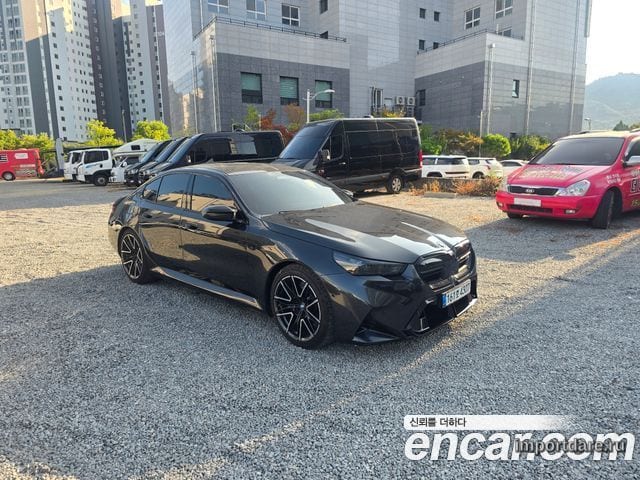 BMW M5 сбоку