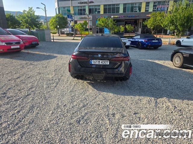 BMW M5 сзади