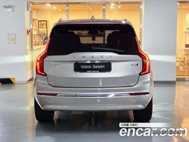Volvo XC90 сзади
