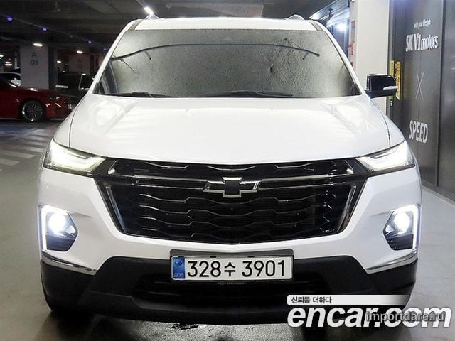 Chevrolet Traverse сбоку