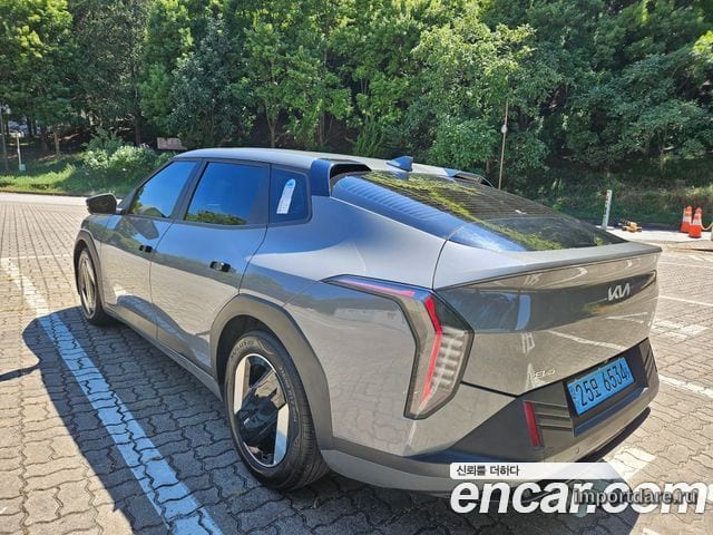 KIA EV4 2026 — 14 677 км, серебристо-серый, Корея — под ключ — фото 3