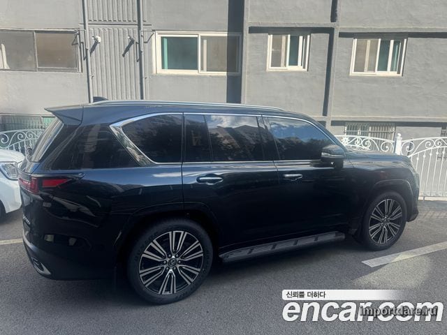 Lexus Lx сбоку