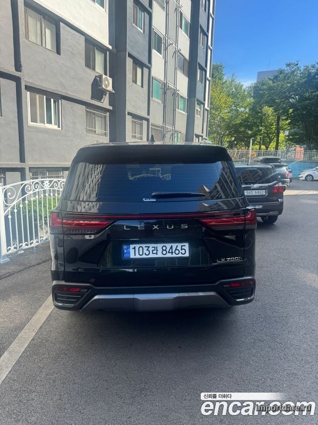 Lexus Lx сзади