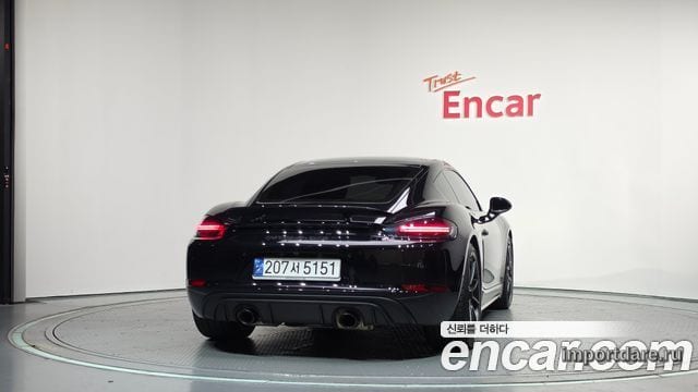 Porsche 718 Cayman сзади