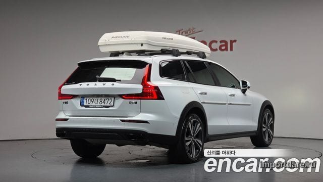 VOLVO V60 CROSS COUNTRY 2021 — 40 059 км, белый, Корея — под ключ — фото 1