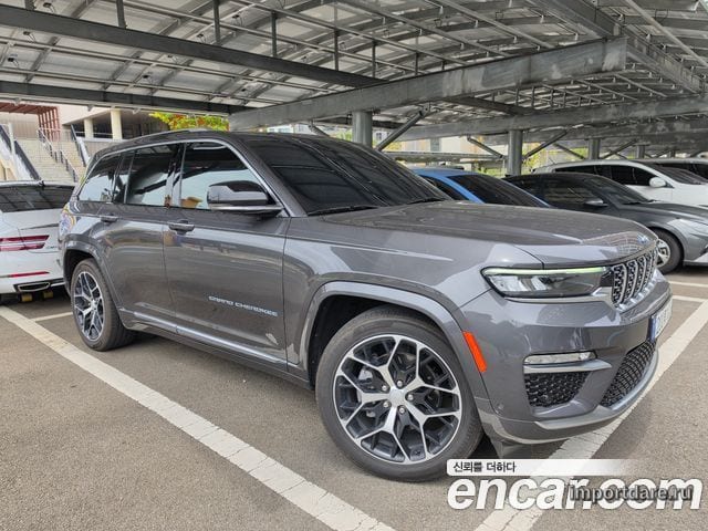 Jeep Grand Cherokee сбоку