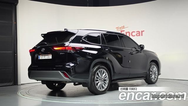 Toyota Highlander сбоку