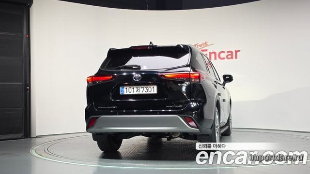 Toyota Highlander сзади