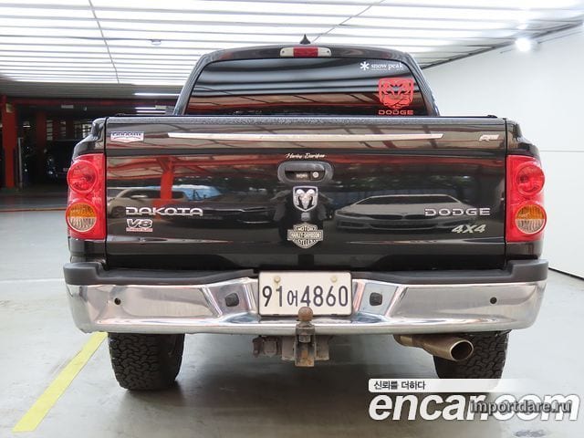 Dodge Dakota сзади