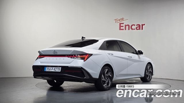 Hyundai Avante сбоку