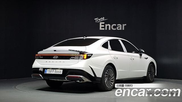 Hyundai Sonata сбоку