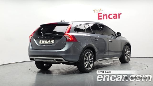 VOLVO V60 CROSS COUNTRY 2018 — 142 502 км, серый, Корея — под ключ — фото 1