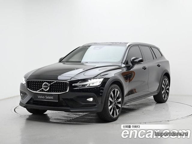 VOLVO V60 CROSS COUNTRY 2024 — 14 277 км, чёрный, Корея — под ключ — фото 1